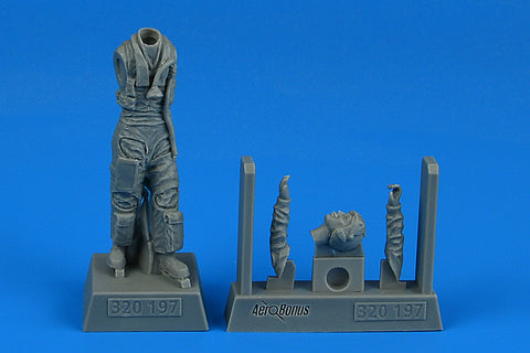 エアロボーナス 320197 1/32 現用 NATO 戦闘パイロット