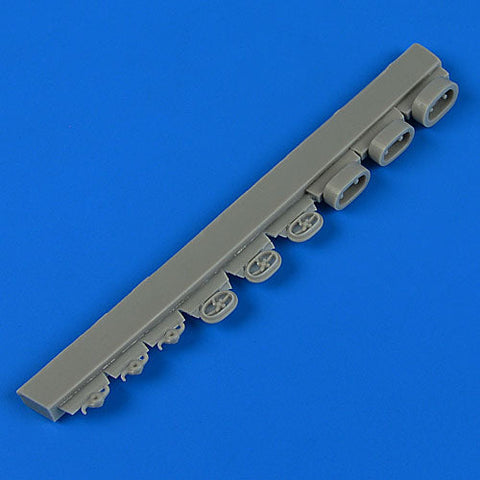 クイックブースト 32184 1/32 フォッケウルフ Fw190F-8 燃料口&カバー(レベル用)