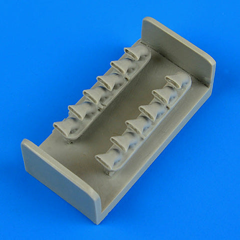 クイックブースト 48685 1/48 P-40M キティホーク 排気管(ホビーボス用)