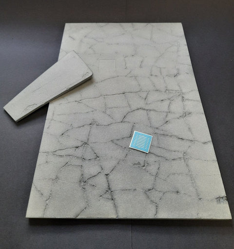 リアリティインスケール 35306 1/35 歩道とマンホールが別にあるひび割れたアスファルト道路