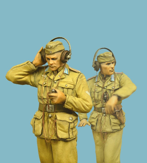 タンクモデル T-35241 1/35 ドイツ、タイガーI の戦車兵(操縦手と無線手、チュニジア1943年)(2体/1セット)