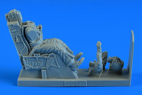 エアロボーナス 320135 1/32 アメリカ空軍 パイロット F-117A イジェクションシート (REVELL/TRUMPETER用)