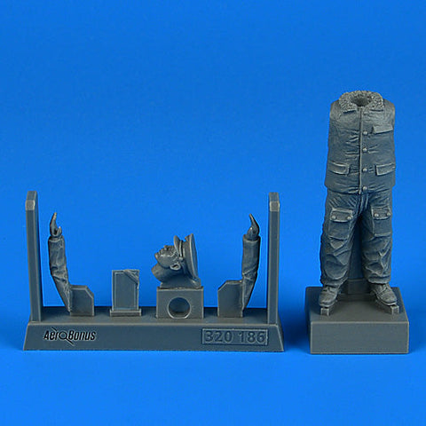 エアロボーナス 320186 1/32 ロシア整備士 将校