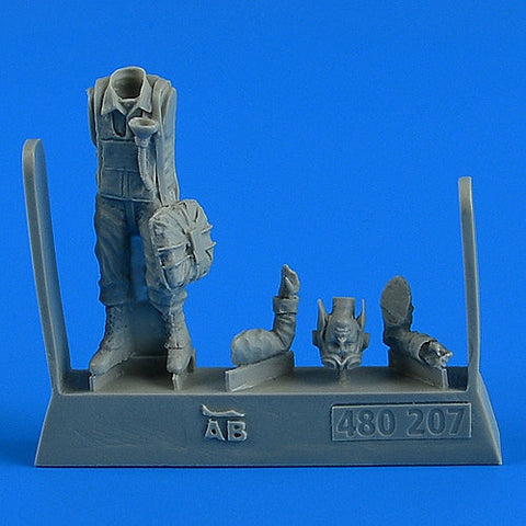 エアロボーナス 480207 1/48 アメリカ陸軍航空軍 WWII パイロット w/ パラシュート (汎用)