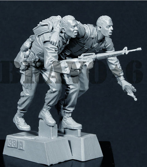 ブラボー6 35038 1/35 アメリカ海兵隊(10)”戦友の肩を借りて” テト攻勢'68(2体セット)