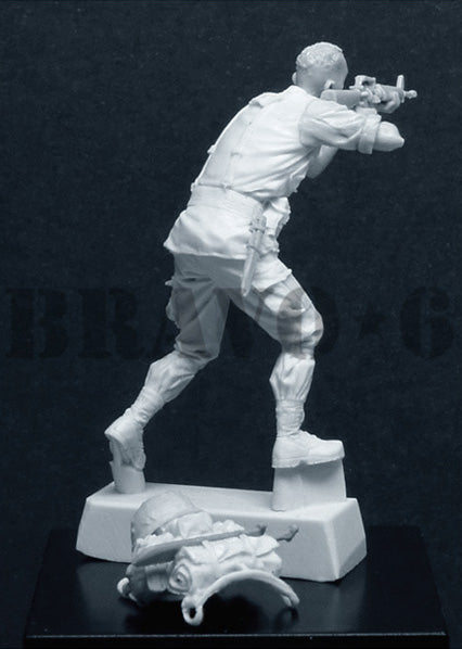 ブラボー6 35055 1/35 アメリカ 歩兵ベトナム(6)射撃中の小銃手