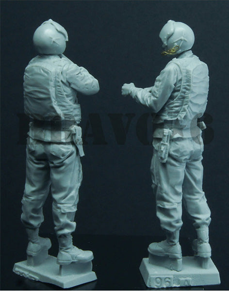 ブラボー6 35096 1/35 アメリカ ヘリクルー(1)搭乗準備中(2体セット)