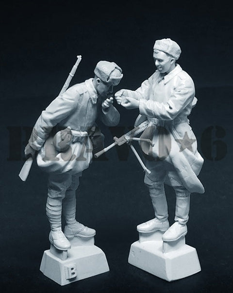 ブラボー6 35145 1/35 WWII ロシア チェルノーゼム#2 タバコを吸う2人の赤軍兵士