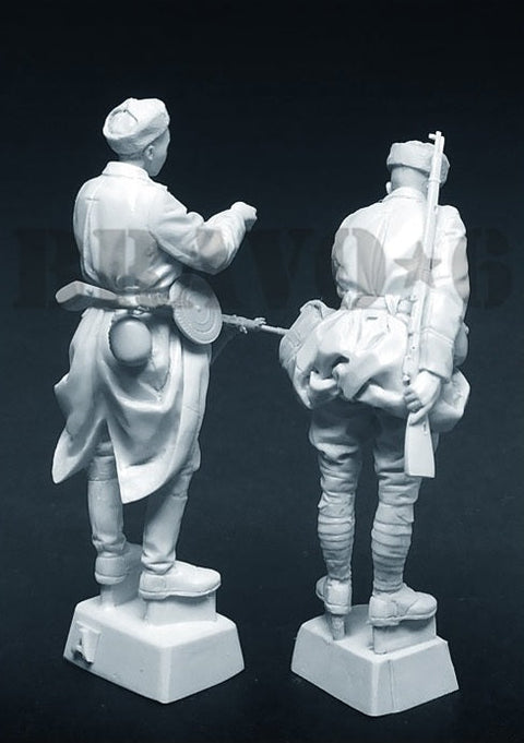 ブラボー6 35145 1/35 WWII ロシア チェルノーゼム#2 タバコを吸う2人の赤軍兵士