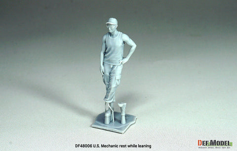 DEFモデル DF48006 1/48 アメリカ 寄りかかって休む整備士