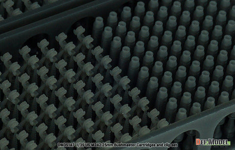 DEFモデル DM35147 1/35 アメリカ M242 25mm ブッシュマスター用薬莢&クリップ (各200個)(各社 M2/M3 LAV-25 APC用)