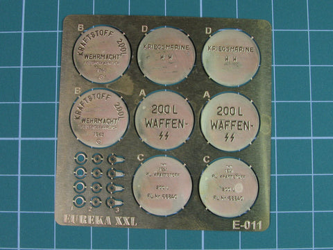 エウレカXXL E-011 1/35 ドイツ 200 l 燃料用ドラム缶セット #1