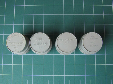 エウレカXXL E-011 1/35 ドイツ 200 l 燃料用ドラム缶セット #1