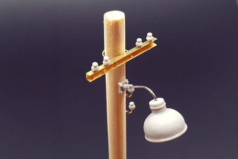 ハウラー HLU35113 1/35 ランプと電信機のガイシ