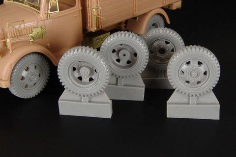 ハウラー HLX48280 1/48 オペルブリッツ ホイール (タミヤ/Supermodel 用・レジン製)