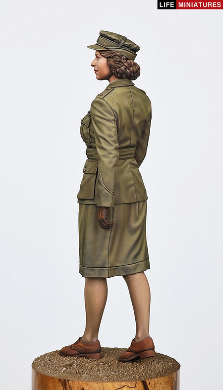 ライフミニチュア LM-16008 1/16 WWII イギリス 補助地方義勇軍 行進するエリザベス・ウィンザー2級准大尉 1945年