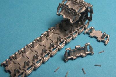 マスタークラブ MTL-35047 1/35 PT-76, BTR-50, ASU-85 稼働履帯&起動輪用履帯