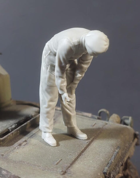 パンツァーアート FI35-232 1/35 75mm弾を積載するイギリスの戦車兵 No1