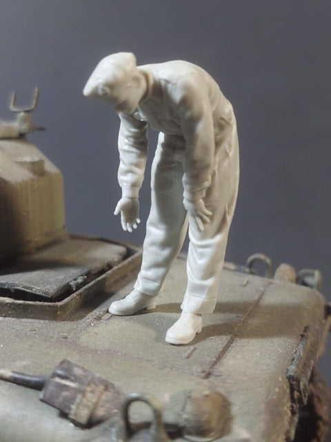 パンツァーアート FI35-232 1/35 75mm弾を積載するイギリスの戦車兵 No1