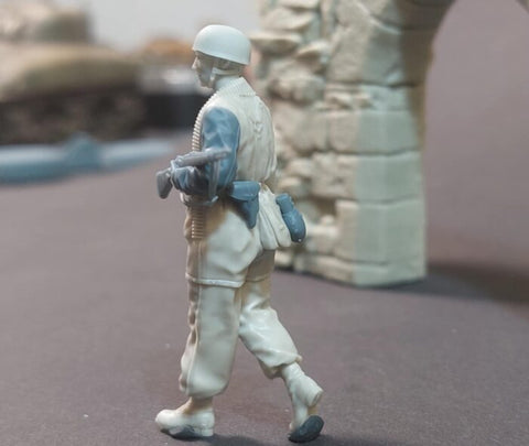 パンツァーアート FI35-242 1/35 行進中のドイツ降下猟兵