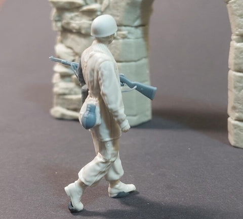 パンツァーアート FI35-242 1/35 行進中のドイツ降下猟兵