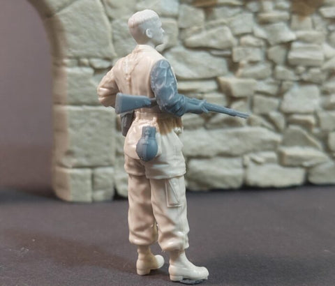 パンツァーアート FI35-245 1/35 ドイツ降下猟兵 休憩中 No2