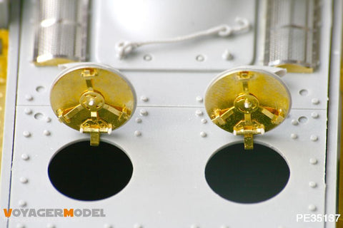 ボイジャーモデル PE35137 1/35 pzkpfw KV-1 756 R ドイツ鹵獲車両(トランぺッター00366)