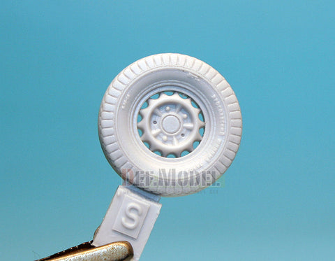 DEFモデル DW30006 1/35 GAZ-67B ロシア フィールドカー ホイールセット (タミヤ用)