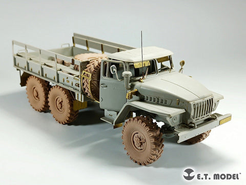 E.T.モデル P35-116 1/35 ロシア URAL-4320軍用ラック用自重変形タイヤ3Dプリント(トランペッター用)