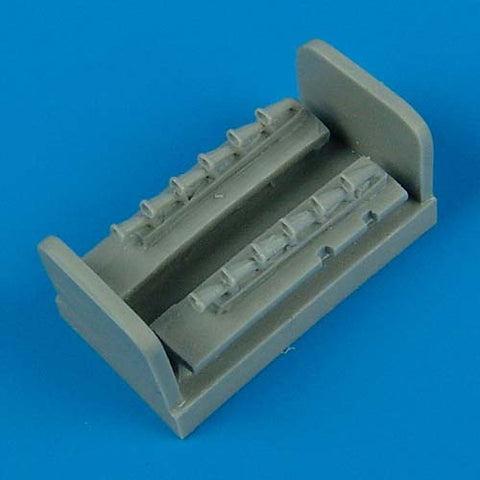 クイックブースト 72214 1/72 ホーカー タイフーン 排気管（ホビーボス用）