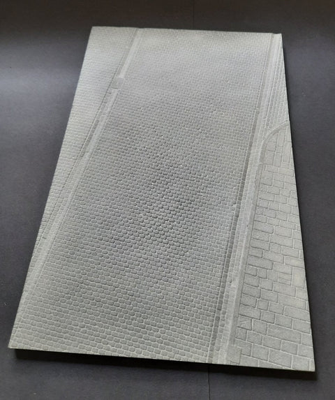 リアリティインスケール 35305 1/35 歩道付き石畳の市街地道路 - 21 x 32.5cm