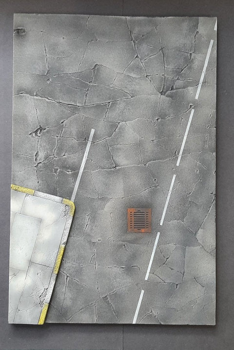 リアリティインスケール 35306 1/35 歩道とマンホールが別にあるひび割れたアスファルト道路