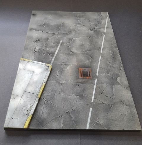 リアリティインスケール 35306 1/35 歩道とマンホールが別にあるひび割れたアスファルト道路