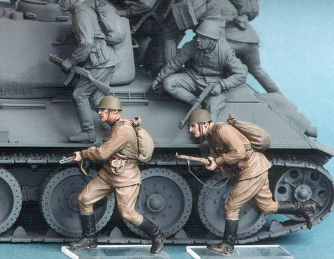 タンクモデル T-35013 1/35 ロシア 自動車化狙撃兵 #5 夏 1943-45 2体