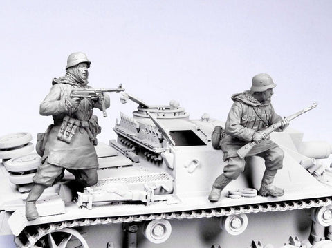 タンクモデル T-35026 1/35 ドイツ 装甲擲弾兵 SS #2ハリコフ, 冬 1943 2体