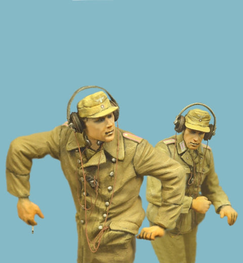 タンクモデル T-35242 1/35 ドイツ、タイガーI の戦車兵（装填手と車長、チュニジア1943年）（2体/1セット）