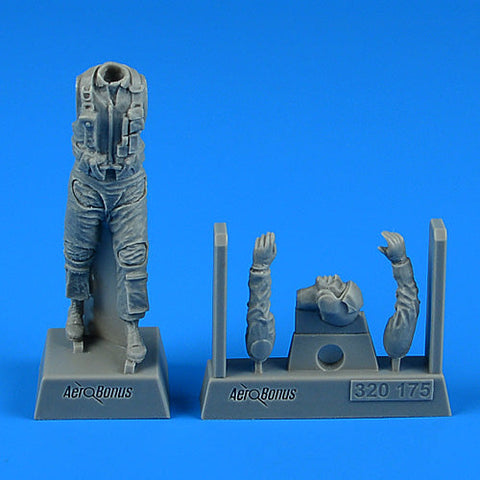 エアロボーナス 320175 1/32 アメリカ空軍 現用戦闘機パイロット