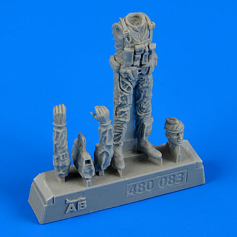 エアロボーナス 480083 1/48 アメリカ海軍 パイロットｗ/バッグ - ベトナム戦争 1965 - 1973