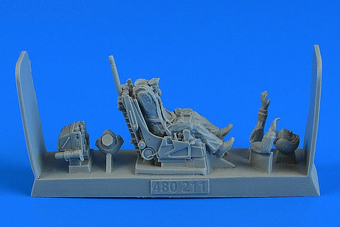 エアロボーナス 480211 1/48 ソビエト 戦闘機 パイロット w/ Su-27 フランカー用イジェックションシート (初期, 後期, v.) （ACA/HB/EDU/KITECH用）