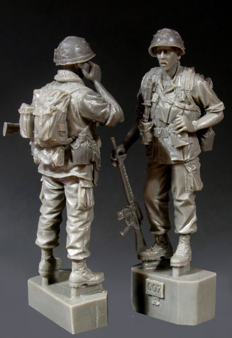ブラボー6 35007 1/35 アメリカ 歩兵将校と無線手ベトナム'68(2体セット)