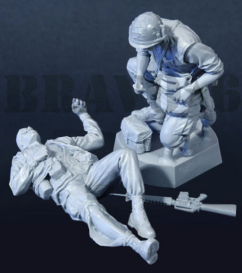 ブラボー6 35035 1/35 アメリカ海兵隊(7)衛生兵と負傷兵 テト攻勢'68(2体セット)