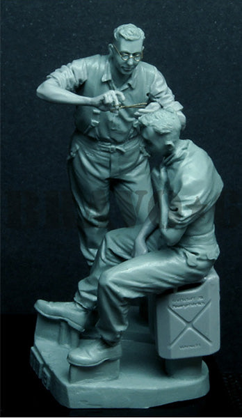 ブラボー6 35117 1/35 WWIIドイツ 散髪する戦車兵(1)(2体セット)