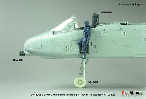 DEFモデル DF48003 1/48 アメリカ A-10C 乗降ラダーに立つ女性パイロット(アカデミー用)