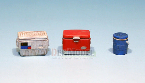 DEFモデル DM35013 1/35 現用アメリカ クーラー・ペットボトルセット