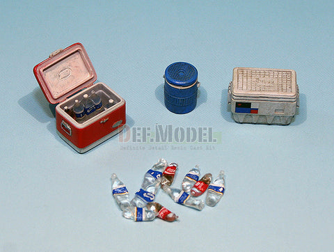 DEFモデル DM35013 1/35 現用アメリカ クーラー・ペットボトルセット