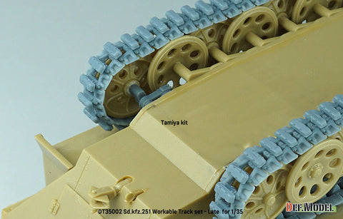 DEFモデル DT35002 1/35 WWII ドイツ Sd.kfz.251用後期型可動履帯セット (各社対応)