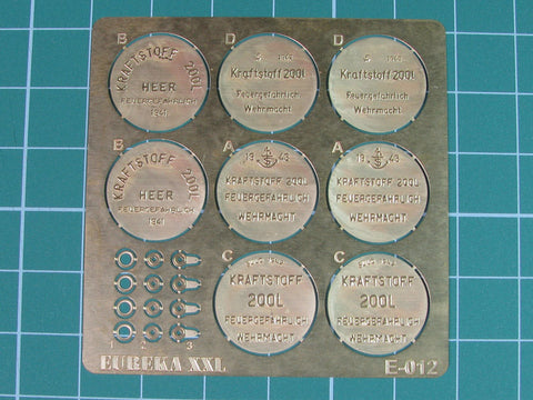 エウレカXXL E-012 1/35 ドイツ 200 l 燃料用ドラム缶セット #2