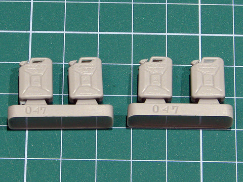 エウレカXXL E-047 1/35 WWII ドイツ 燃料用ジェリ缶