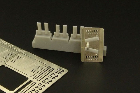 ハウラー HLH72045 1/72 ウクライナ警察官用盾 (4個、エッチングパーツ)