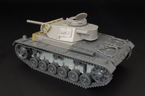 ハウラー HLX48179 1/48 III号火炎放射戦車( III号突撃砲B型使用)改造セット